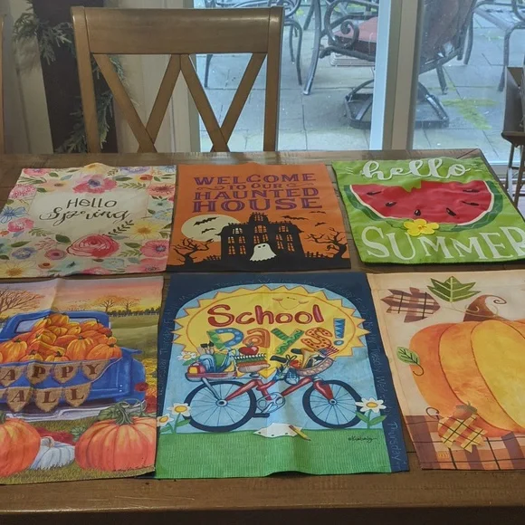 Bundle of Garden Flags - Picture 1 of 7